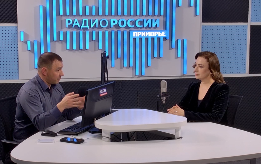 Юрий Нурмухаметов и Екатерина Елисеева в медиастудии ГТРК "Владивосток"