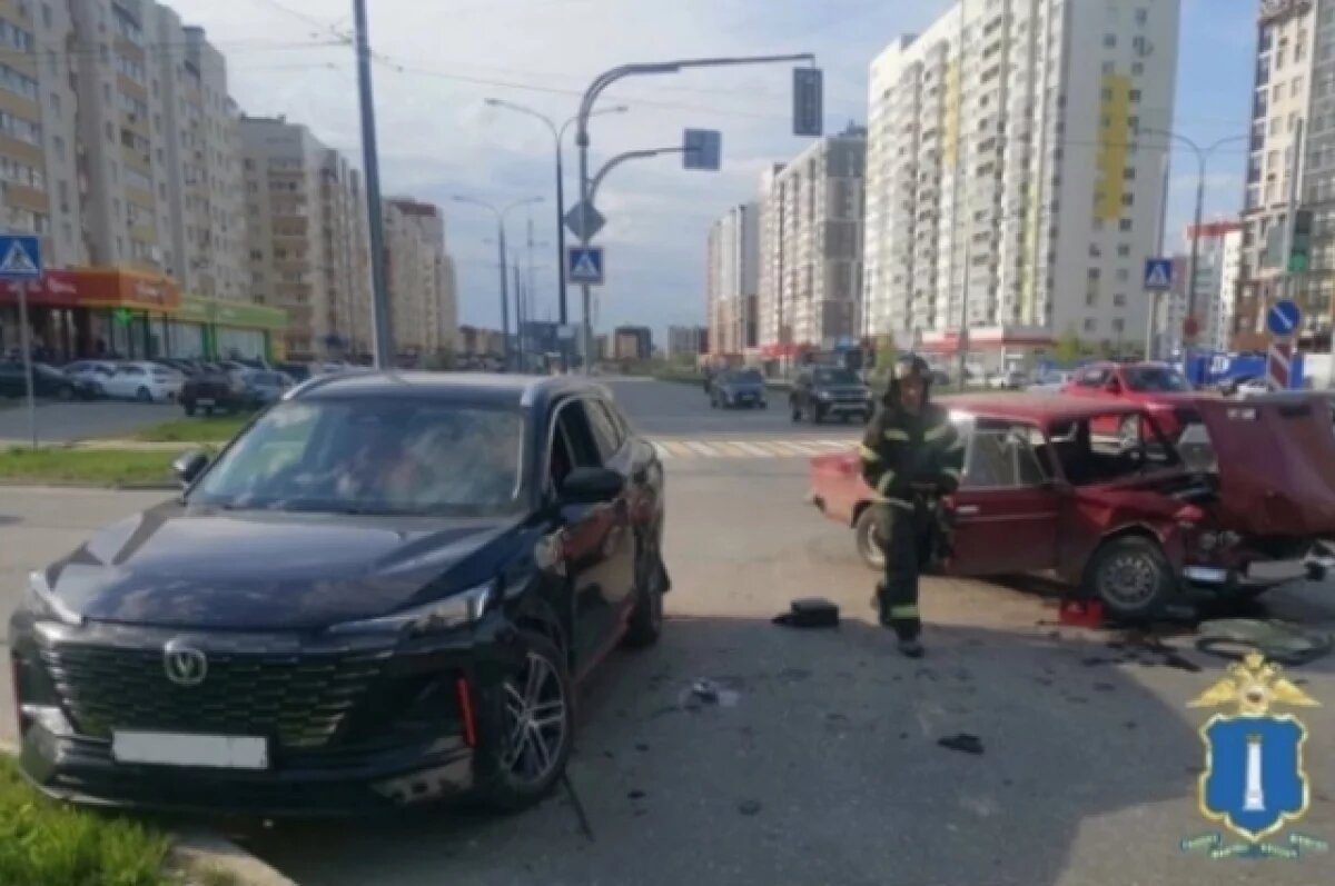    В Ульяновске 16-летний подросток за рулём ВАЗа устроил ДТП с пострадавшим