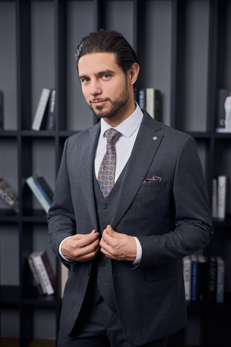 Мужской костюм тройка Mazaltovman в сером цвете