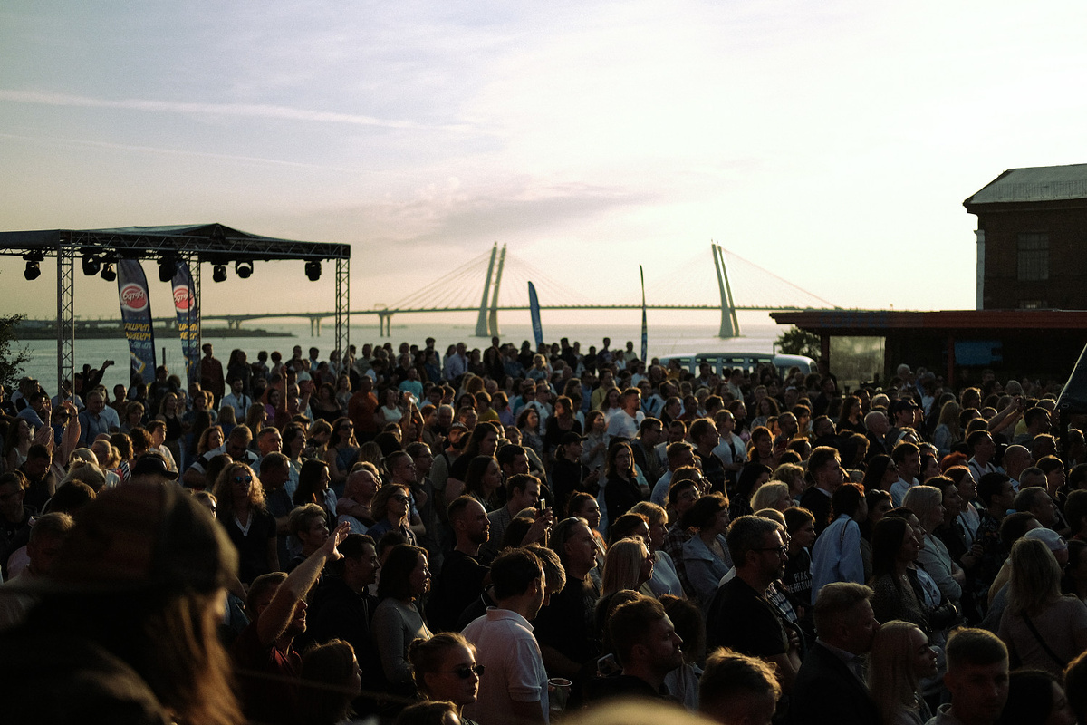 Атмосфера на концерте на крыше ROOF PLACE в Брусницыне