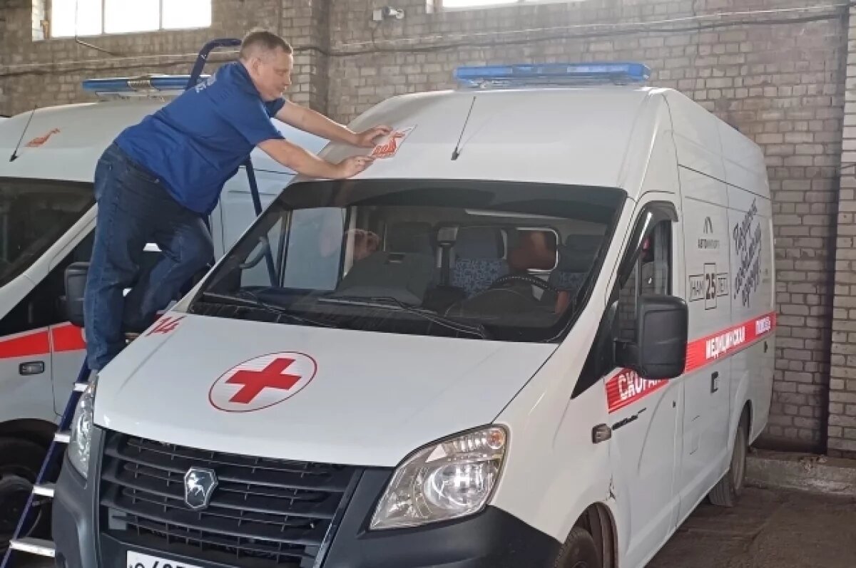    Машины рязанской скорой помощи украсили к 80-летию Победы