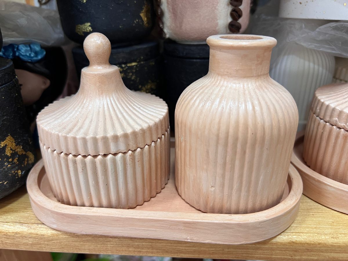 Фото автора. Я продаю декор из гипса ручной работы. 