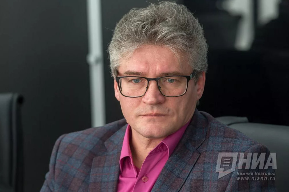    к.полит.н., доцент, руководитель нижегородского филиала Фонда развития гражданского общества Евгений Семёнов