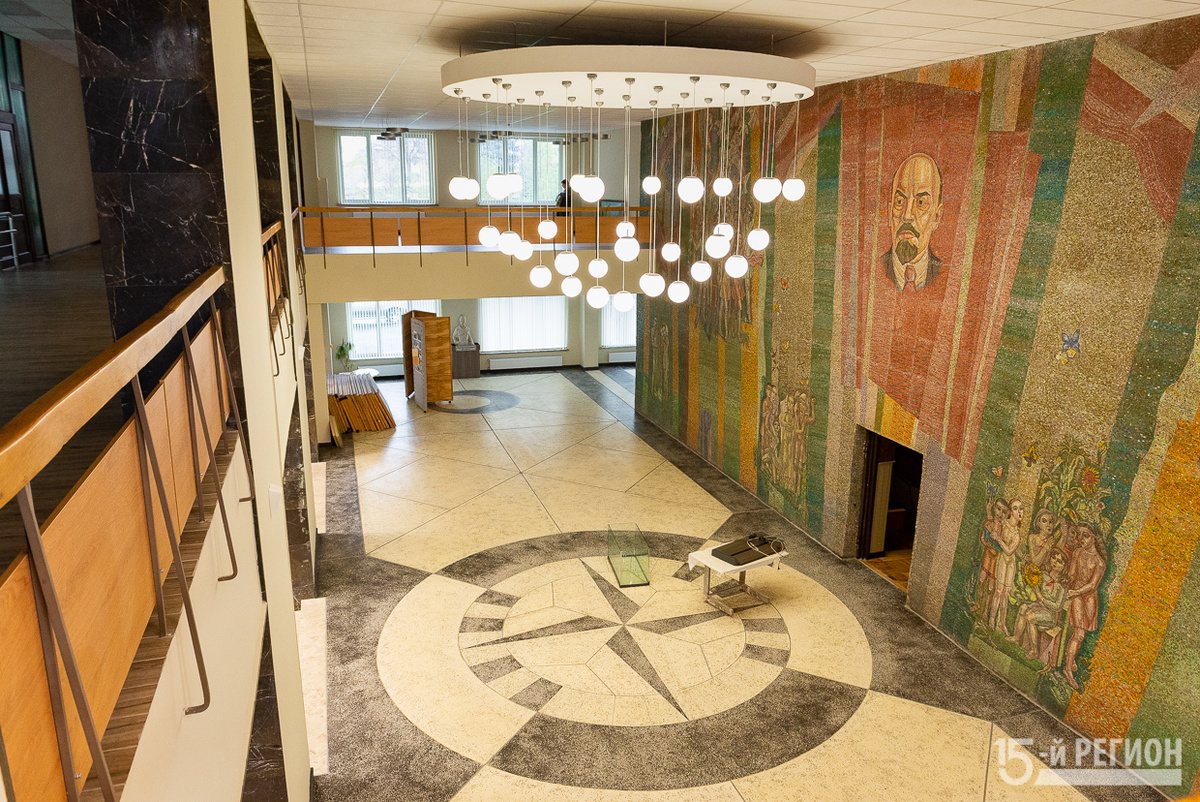 Дворец пионеров во Владикавказе. Вид изнутри.  Автор фото: Константин 15-Фарниев