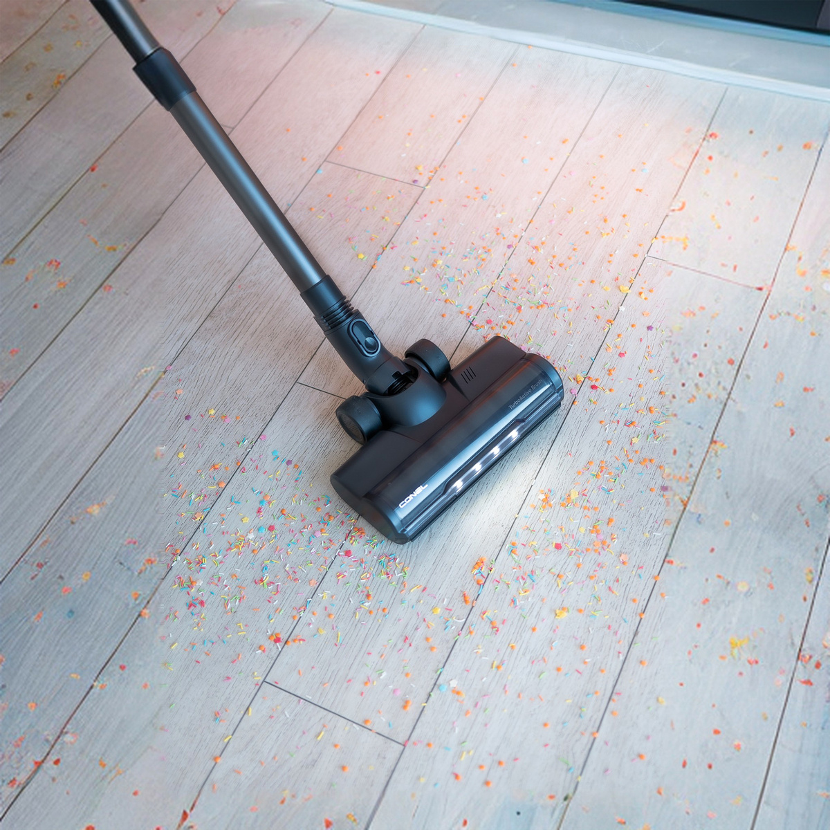 Благодаря высокой силе всасывания пылесосы Conel убирают весь мусор за один проход 