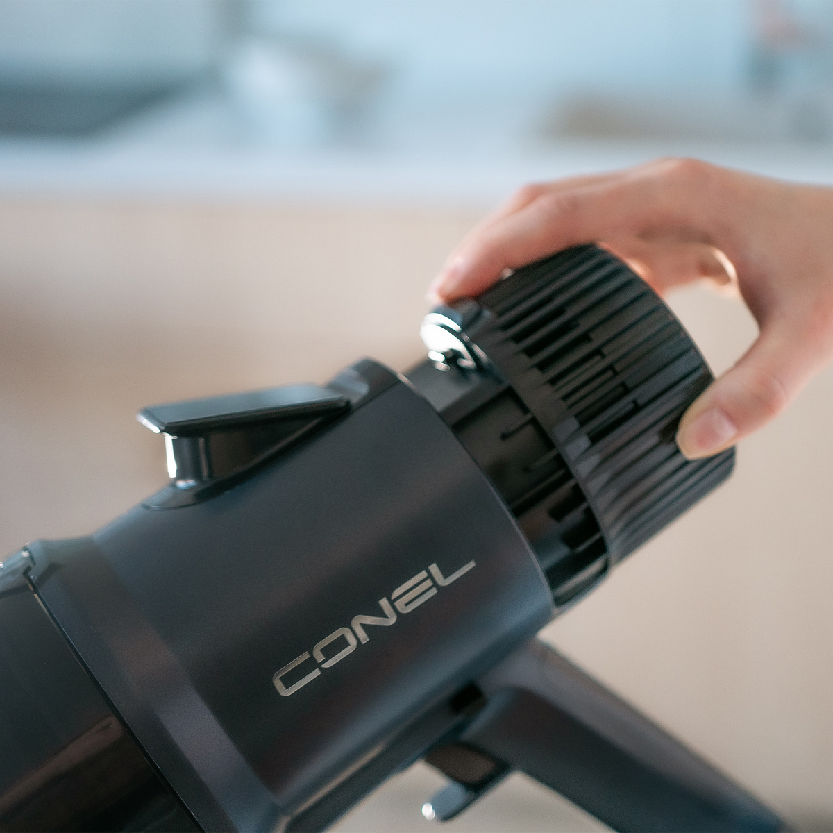 Съемный аккумулятор можно заряжать отдельно от пылесоса