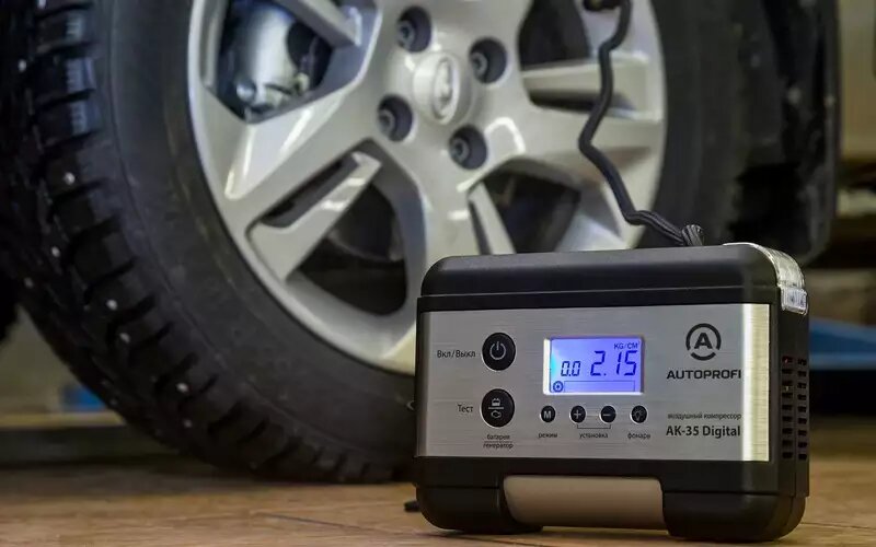    Компрессоры имеют компактные размеры, не занимают много места в салоне или багажнике автомобиля и легко помещаются даже в кофр мотоцикла.