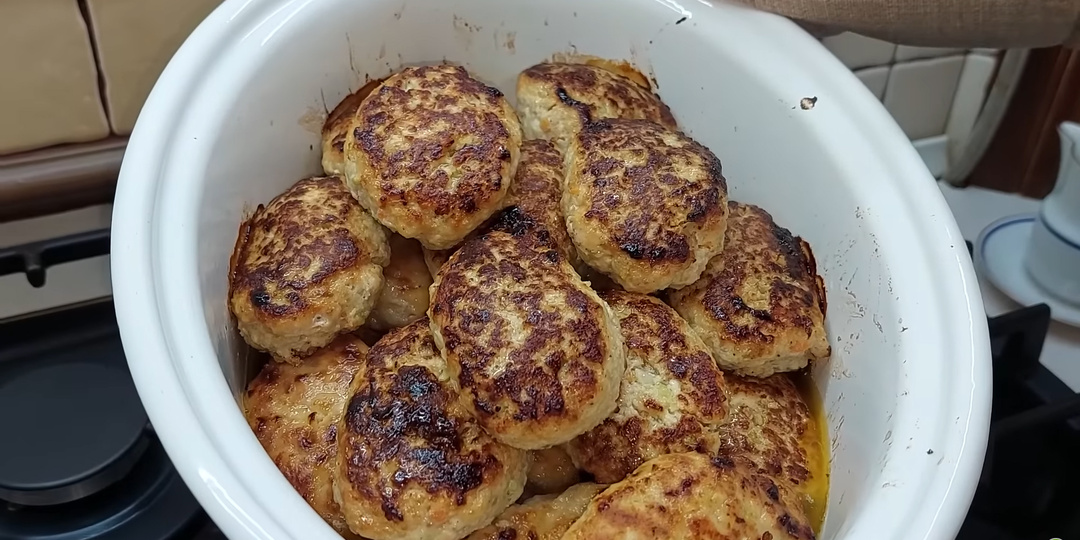 Домашние котлеты, как в детстве — нежные, сочные и такие вкусные!