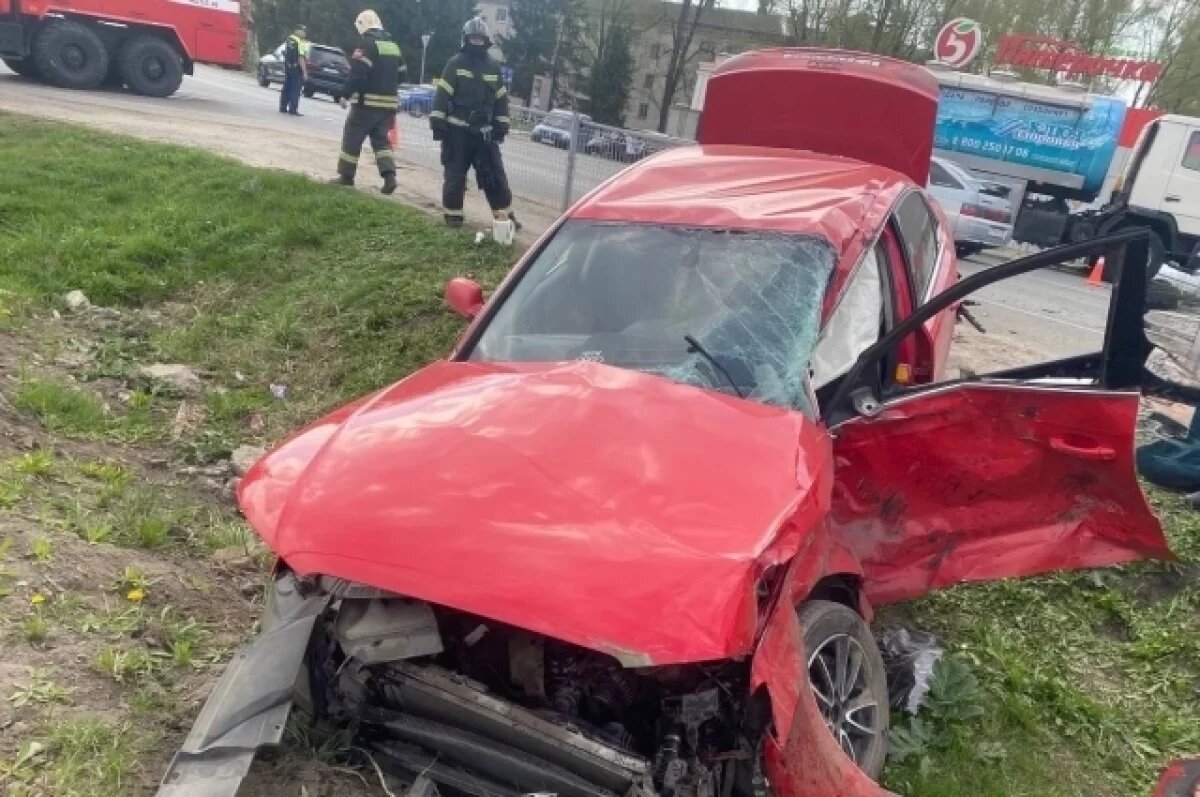    Два человека получили травмы при столкновении Audi с МАЗом под Брянском