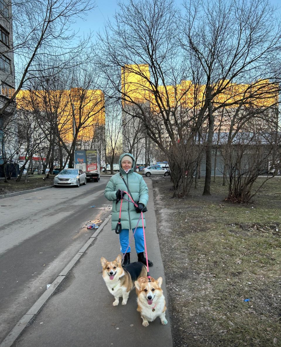 На прогулке с моей сестричкой Олей! 🐾