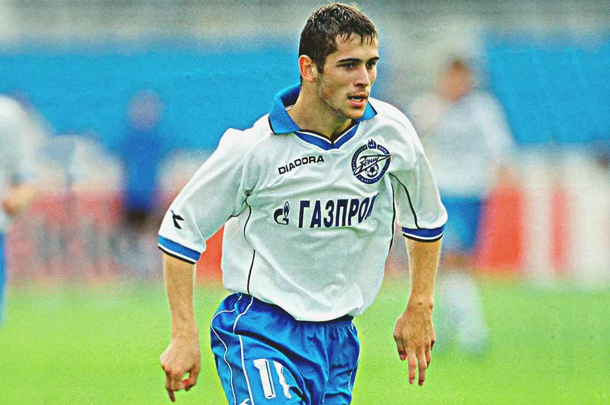 В 2004 он и вовсе забил 18 голов в Премьер-лиге, за что был назван лучшим бомбардиром в рамках турнира