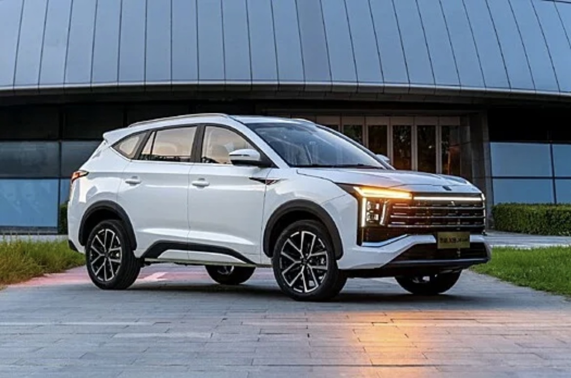 Чего кривить душой: почти все эти новинки, само собой, ожидаемые, но не все – от всего сердца. Нет в этом списке ни «немцев», ни «японцев», да и быть их там не может. Зато есть Волга. Радует? Да, но если присмотреться, то тоже не очень однозначно. Однако если не зацикливаться на том, что нас ждёт ещё один год без Toyota или Porsche, то некоторые новинки действительно кажутся интересными. Ну или хотя бы необычными, что тоже неплохо.