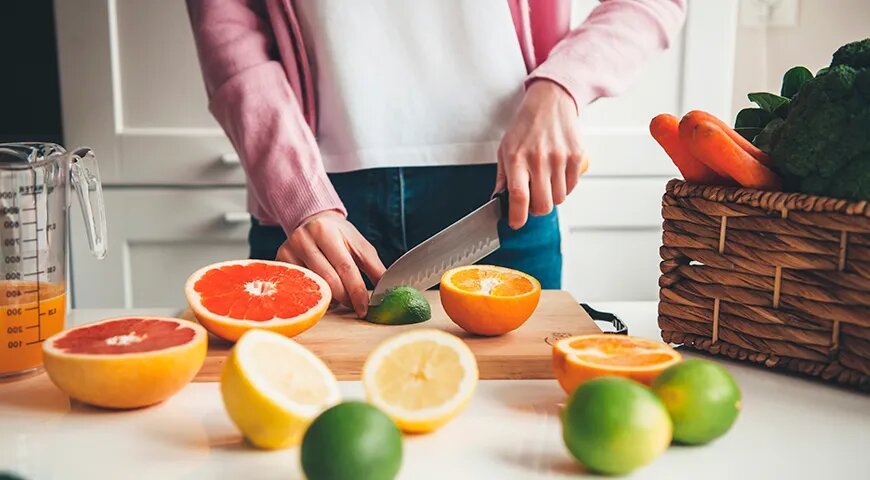   Цитрусовые содержат большое количество витамина С, благоприятно влияющего на работу сетчатки (Shutterstock/FOTODOM)