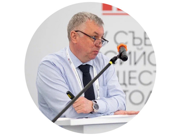 Заведующий кафедрой политологии, доктор политических наук, профессор Василий Белозёров: «Мы создали уникальную образовательную траекторию, где теория встречается с практикой, а академические знания дополняются реальными кейсами из внешнеполитической деятельности. Наши будущие выпускники – не просто теоретики, а практики, способные разрабатывать и реализовывать успешные международные проекты. В программе вы овладеете современными инструментами анализа международных отношений и научитесь выстраивать эффективные внешнеполитические стратегии. Мы готовим лидеров завтрашнего дня, способных формировать новую архитектуру международных отношений. Присоединяйтесь к нам – станьте архитектором будущей мировой политики! Кафедра политологии Института международных отношений и социально-политических наук МГЛУ открывает двери для амбициозных и целеустремленных студентов, готовых изменить мир к лучшему».