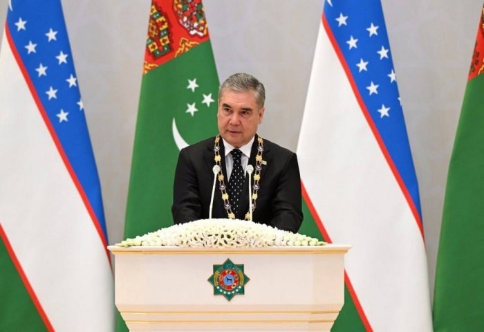 Торжественная церемония вручения ордена «Олий Даражали Дўстлик» Гурбангулы Бердымухамедову, 24 апреля, 2025 г., Самарканд, Узбекистан (Фото: prezident.uz)