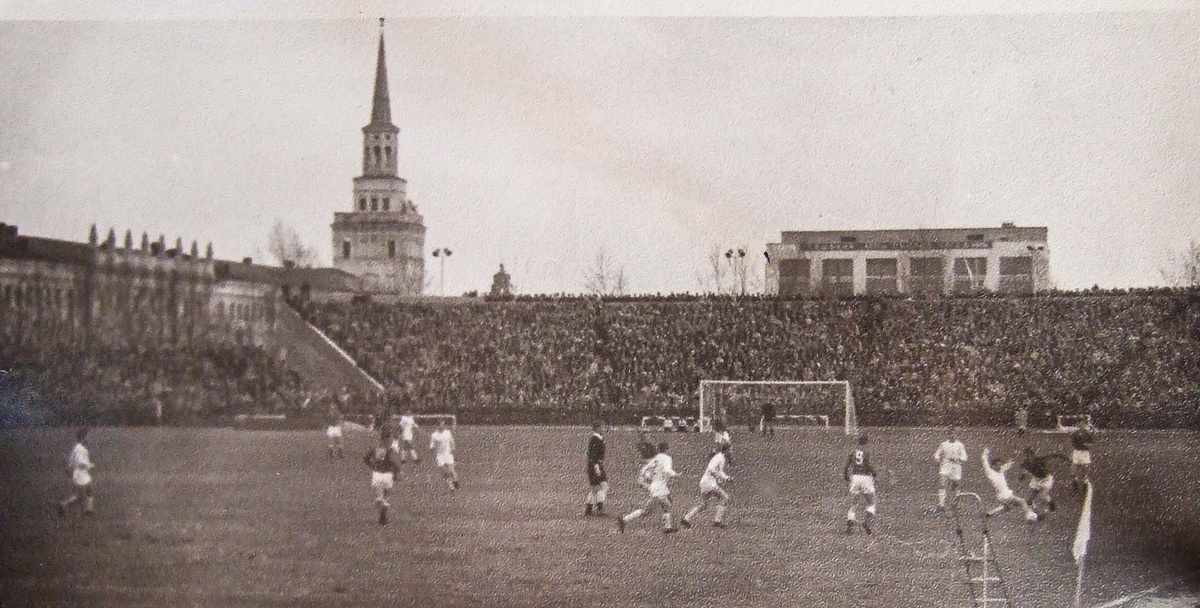 На матче ярославского «Шинника» с симферопольской «Таврией». 2 мая 1966 г.