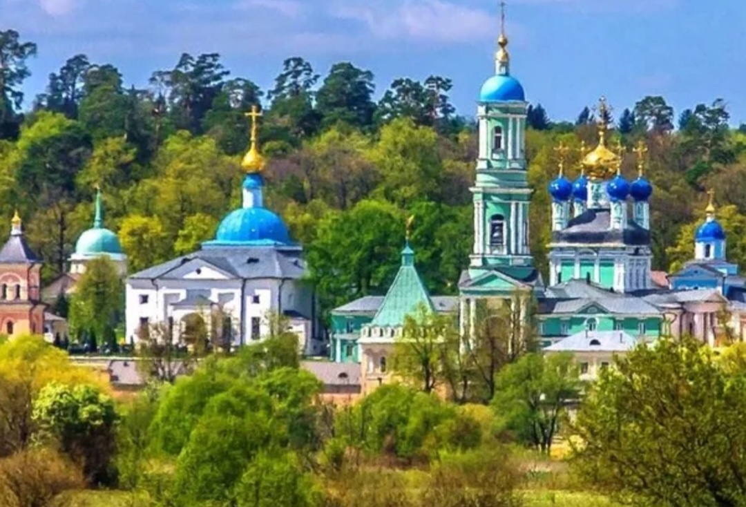 Монастырь Оптина пустынь. Калужская область. Недалеко от города Козельска. Фотография из галереи интернета в свободном  доступе