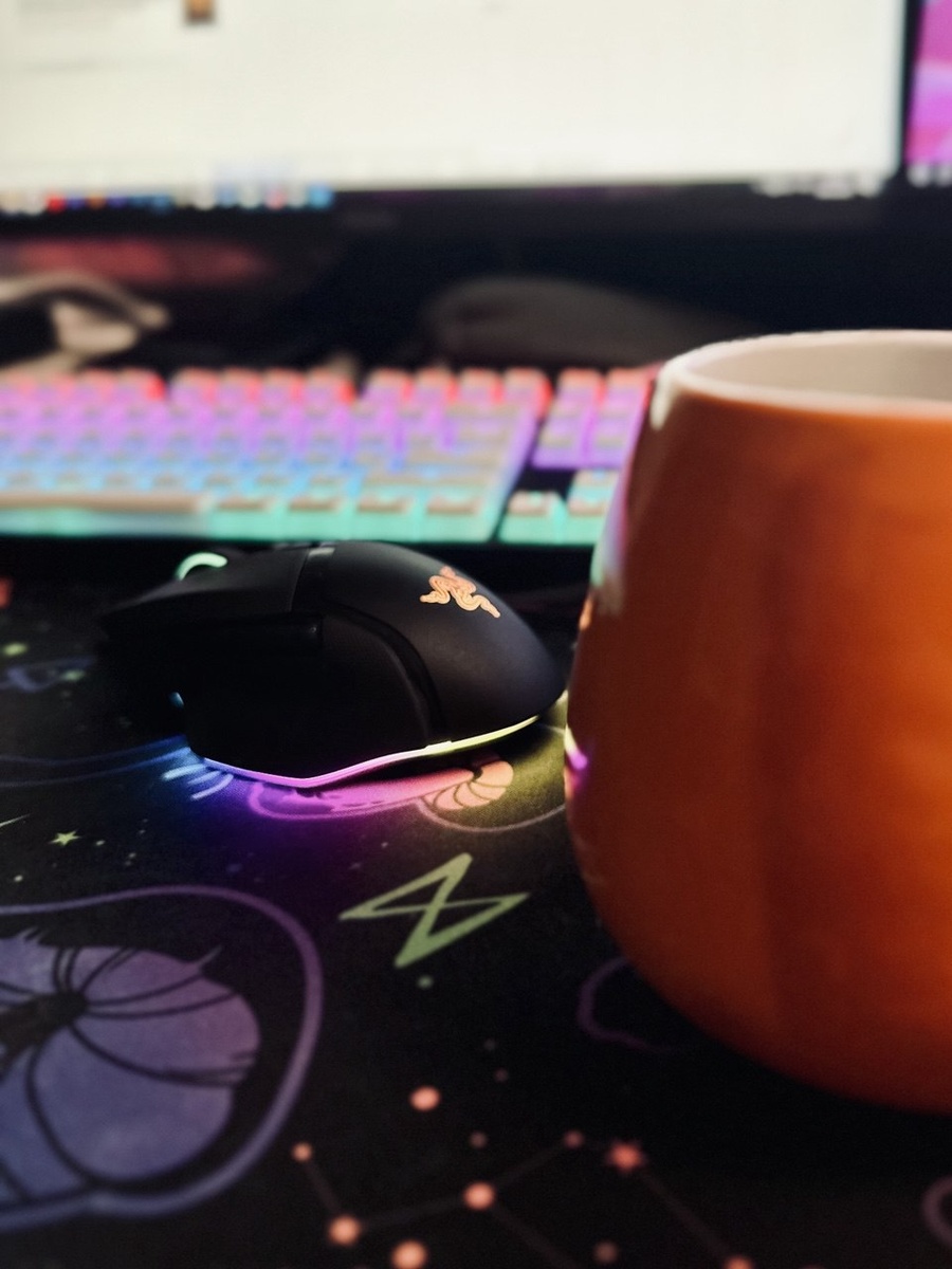 Фото автора. Большая кружка чая с молоком + игра = разгрузка головы