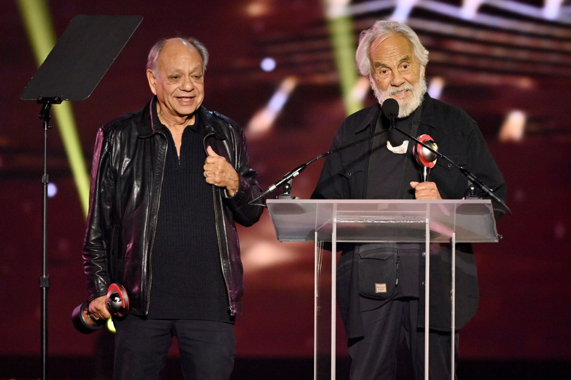 Чич Марин и Томми Чонг принимают награду за достижения в области комедии в преддверии выхода их нового фильма "Последний фильм Чича и Чонга".