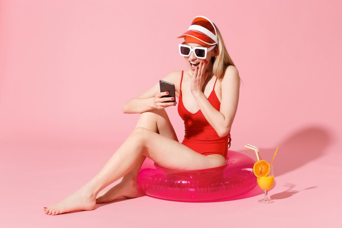 Теперь можно не задумываться, куда ставить ударение в слове "звонит". Copyright (c) 2020 ViDI Studio/Shutterstock. No use without permission 