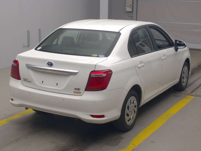TOYOTA COROLLA AXIO 2021 белый