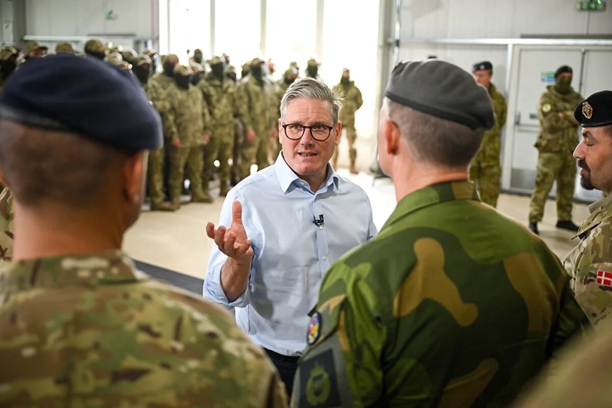    Премьер-министр Великобритании Кир Стармер на военной базе, где проходят подготовку украинские военнослужащие.