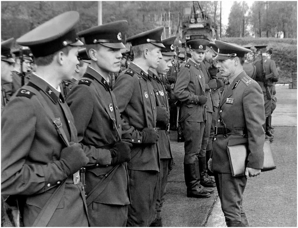 Артиллеристы в перчатках...