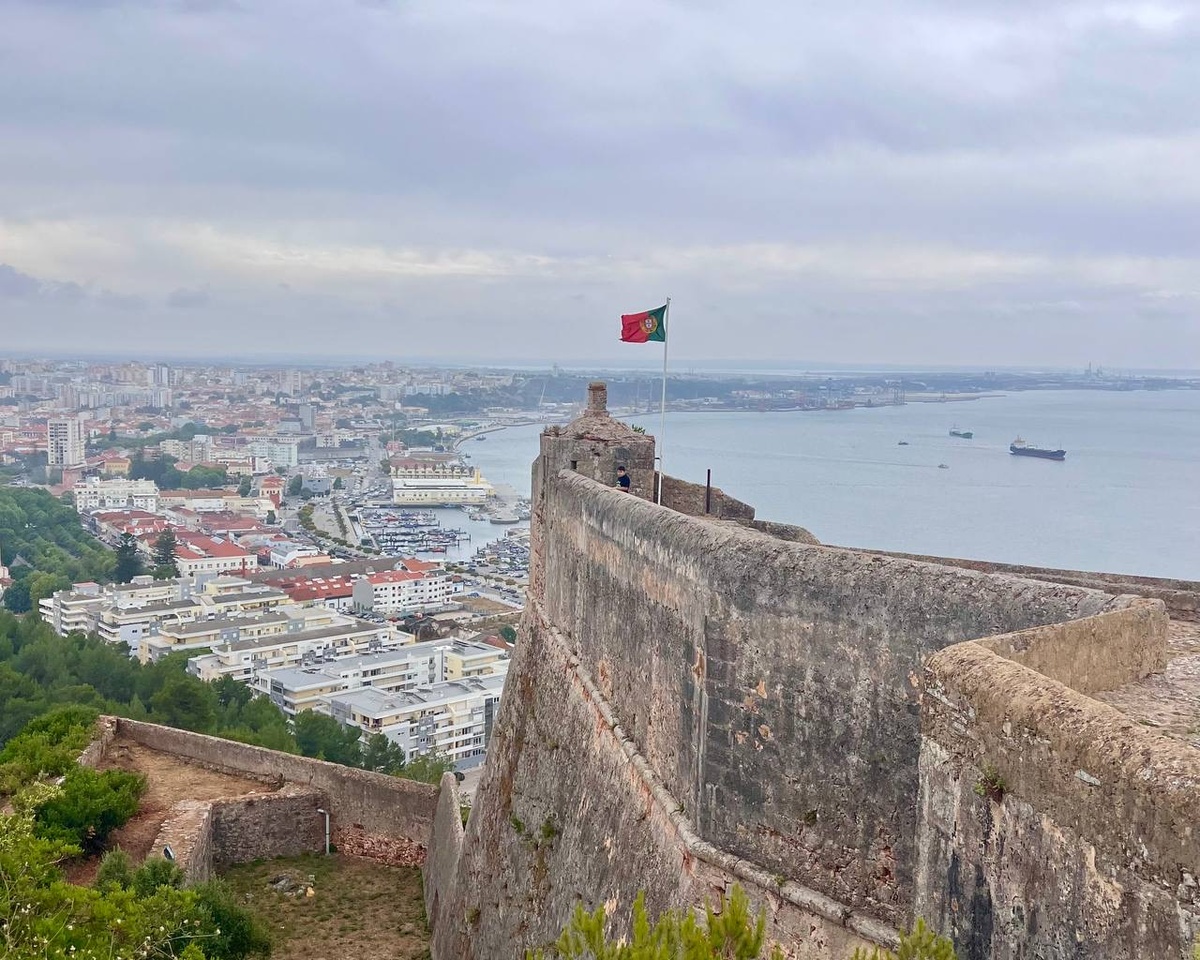Вид на Сетубал со стен форта Святого Филиппа