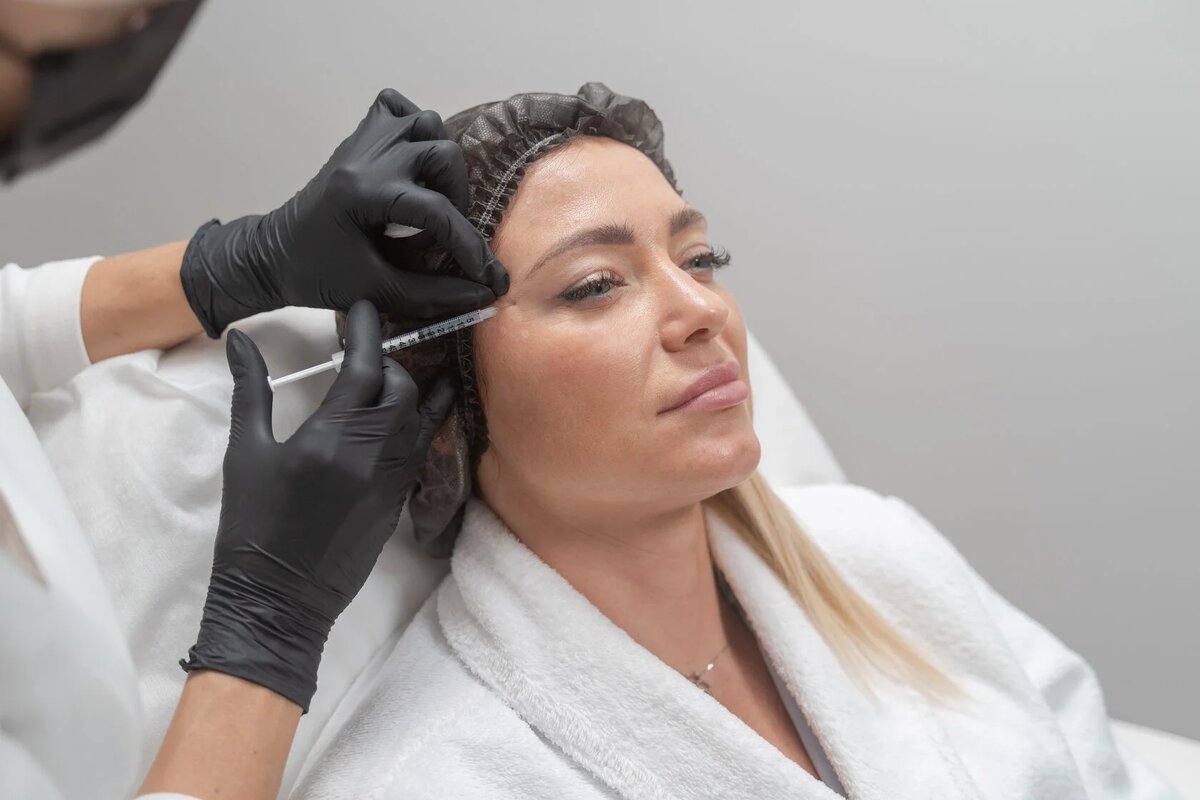 Cамым доступным, понятным и эффективным способом борьбы с мимическими морщинами в орбитальной зоне является инъекционная ботулинотерапия.