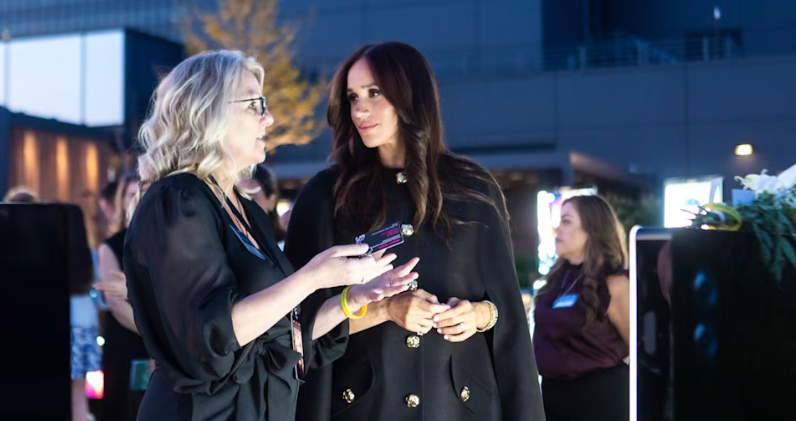 Меган Маркл растрогалась до слез во время неожиданной прогулки с принцем Гарри