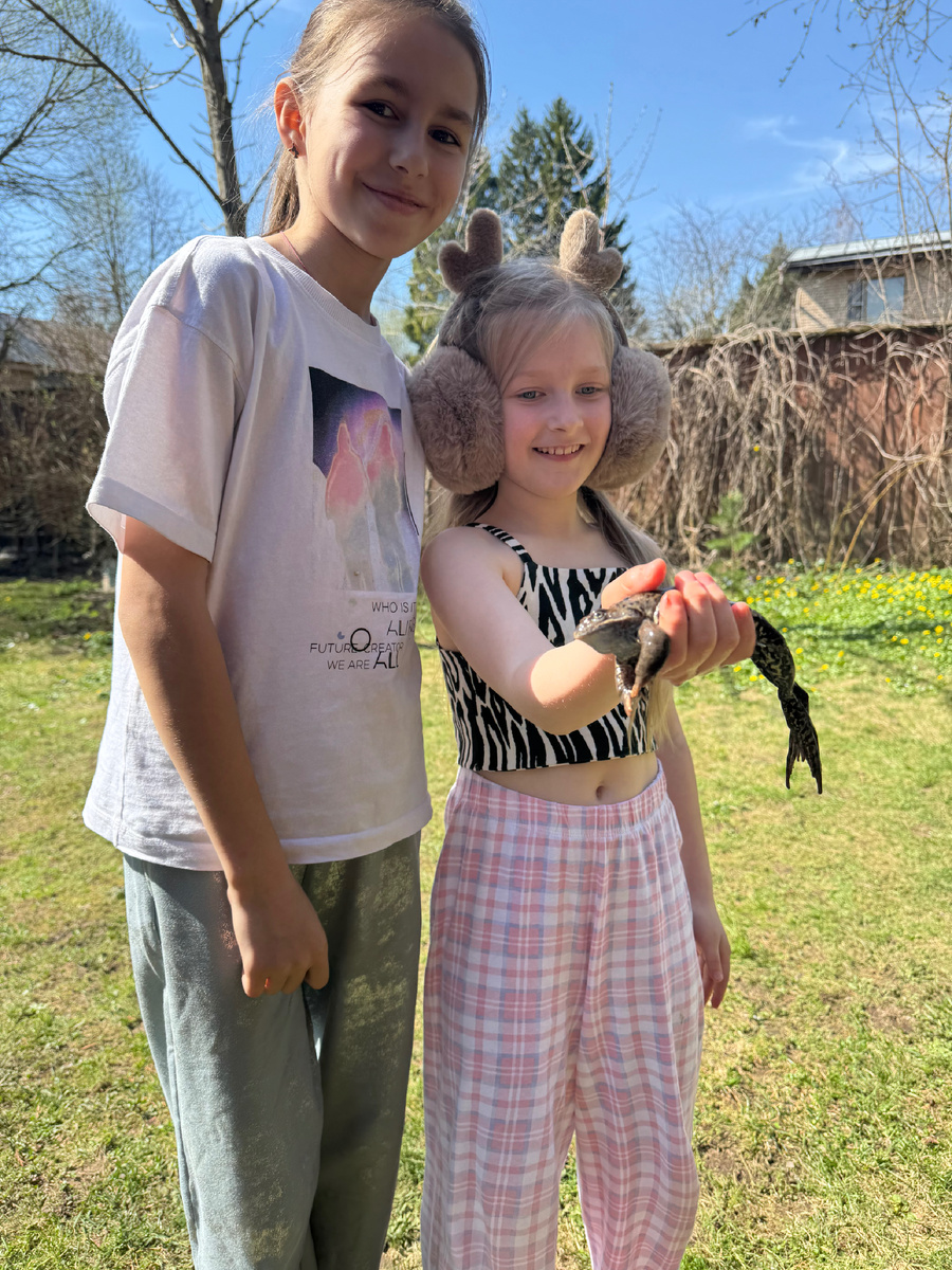 Аглая и ее подружка Алина спасают волшебную лягушку Лиру