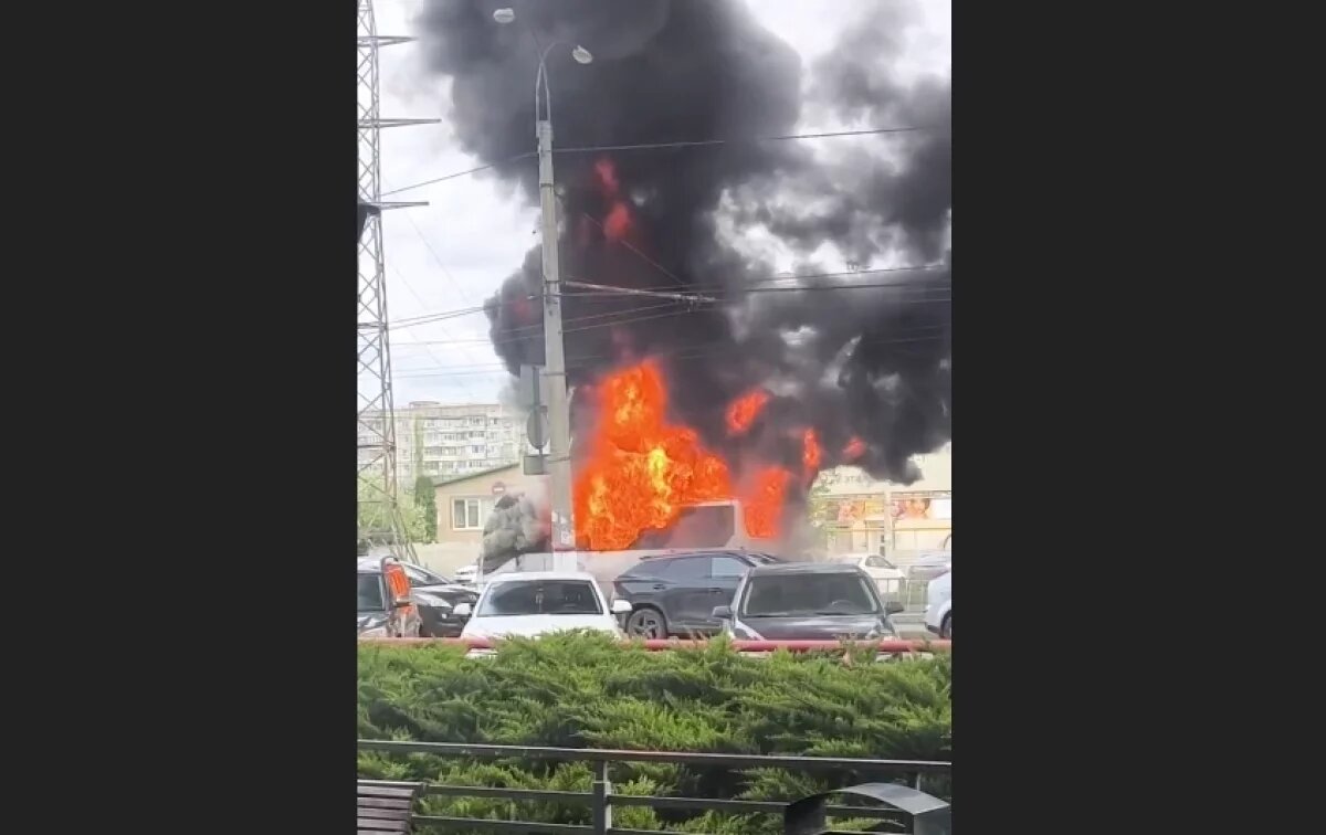    В Симферополе днем 25 апреля сгорел пассажирский автобус