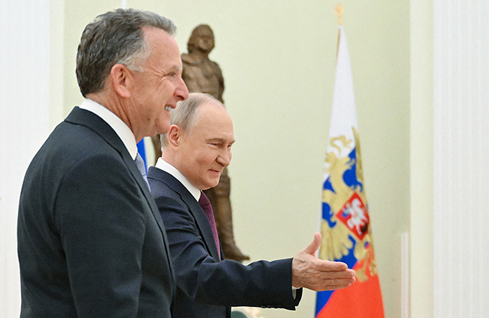    Стивен Уиткофф и Владимир Путин.Sputnik/Kristina Kormilitsyna/Reuters