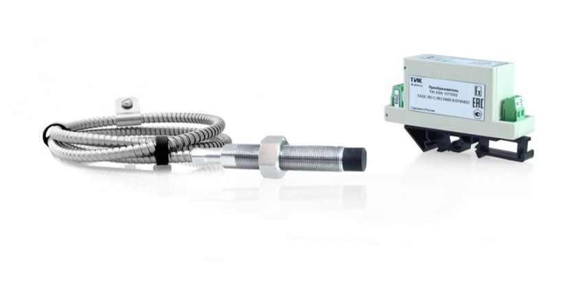 Вихретоковый канал. Датчик соединен с кабелем, в правой части расположен преобразователь