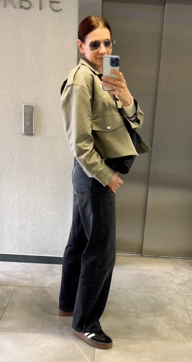 Укороченный тренч купила с большой скидкой в Фамилии.