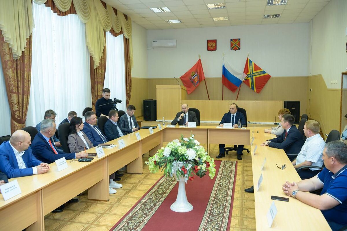 📷    Евгений Солнцев в Октябрьском районе. Итоги рабочей поездки врио губернатора Оренбуржья Белов Михаил Александрович