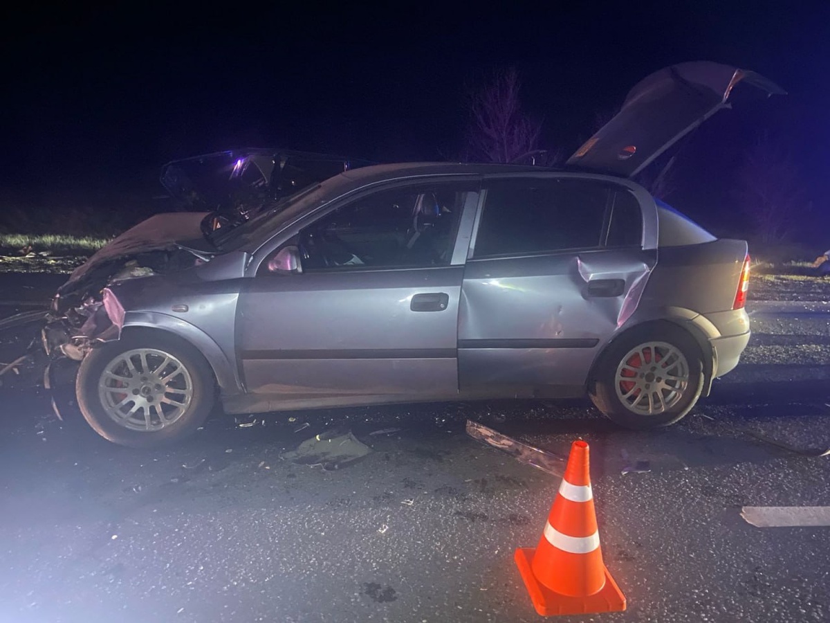    На трассе в Оренбургской области в ДТП попали 4 автомобиля, двух пассажиров доставили в больницу с переломами