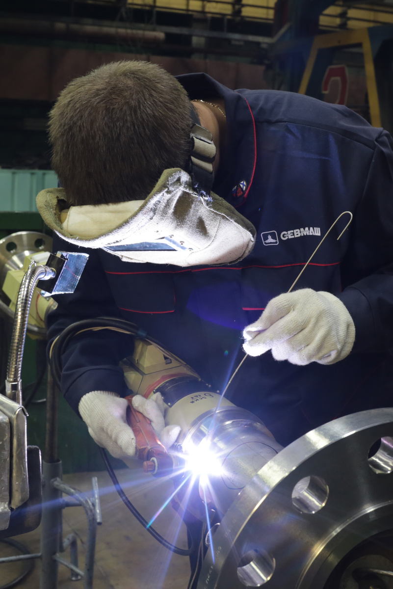 Завтра, 25 апреля, заводской сварочной службе исполняется 85 лет