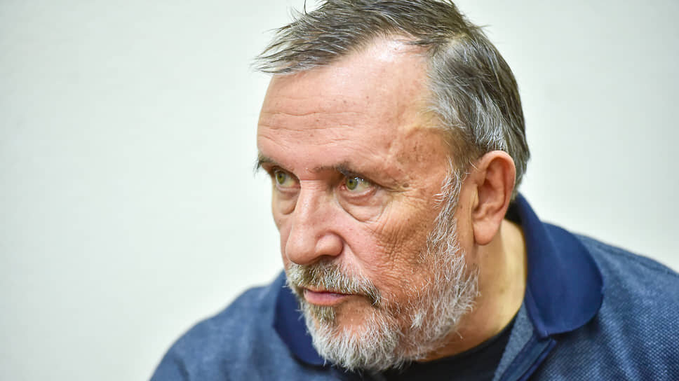 У Александра Кулябина не было законных оснований доплачивать сыну — успешному театральному режиссеру.📷Фото: Влад Некрасов / Коммерсантъ