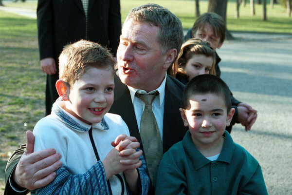 Лидер ЛДПР Владимир Жириновский во время однодневного визита в Белград, 2000 год / Борис Кавашкин/ТАСС  