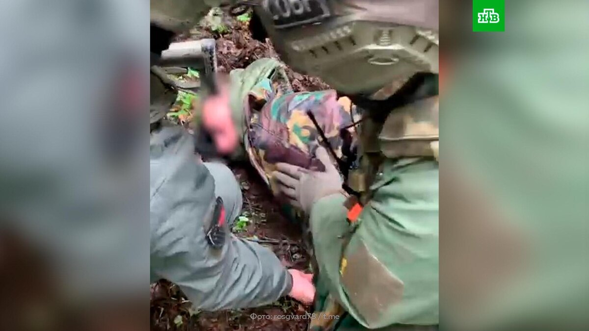    Росгвардия показала кадры задержания убийцы полицейского в Ленобласти