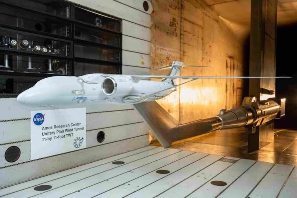    Модель экспериментального самолета X-66 со сверхдлинным крылом в аэродинамической трубе / © NASA / Ryan Hill