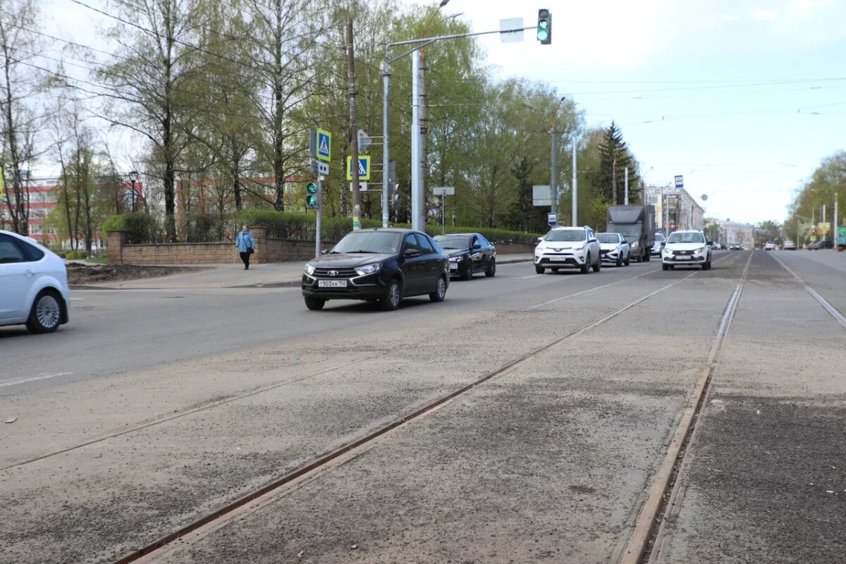    Полностью сняты ограничения движения транспорта после завершения реконструкции трамвайных путей на ул. Бекетова