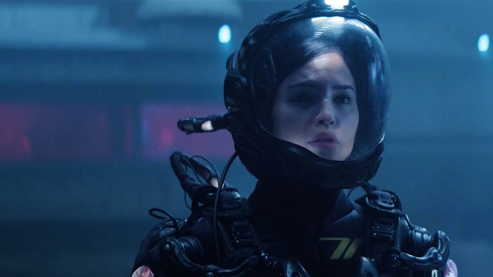 Несмотря на всё космические красоты, показанные в фильме  «Пепел», их затмевает красота испольнительницы главной роли 