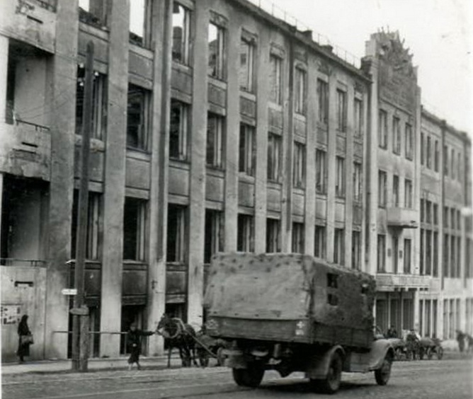 Дом Красной Армии в годы гитлеровской оккупации Смоленска.