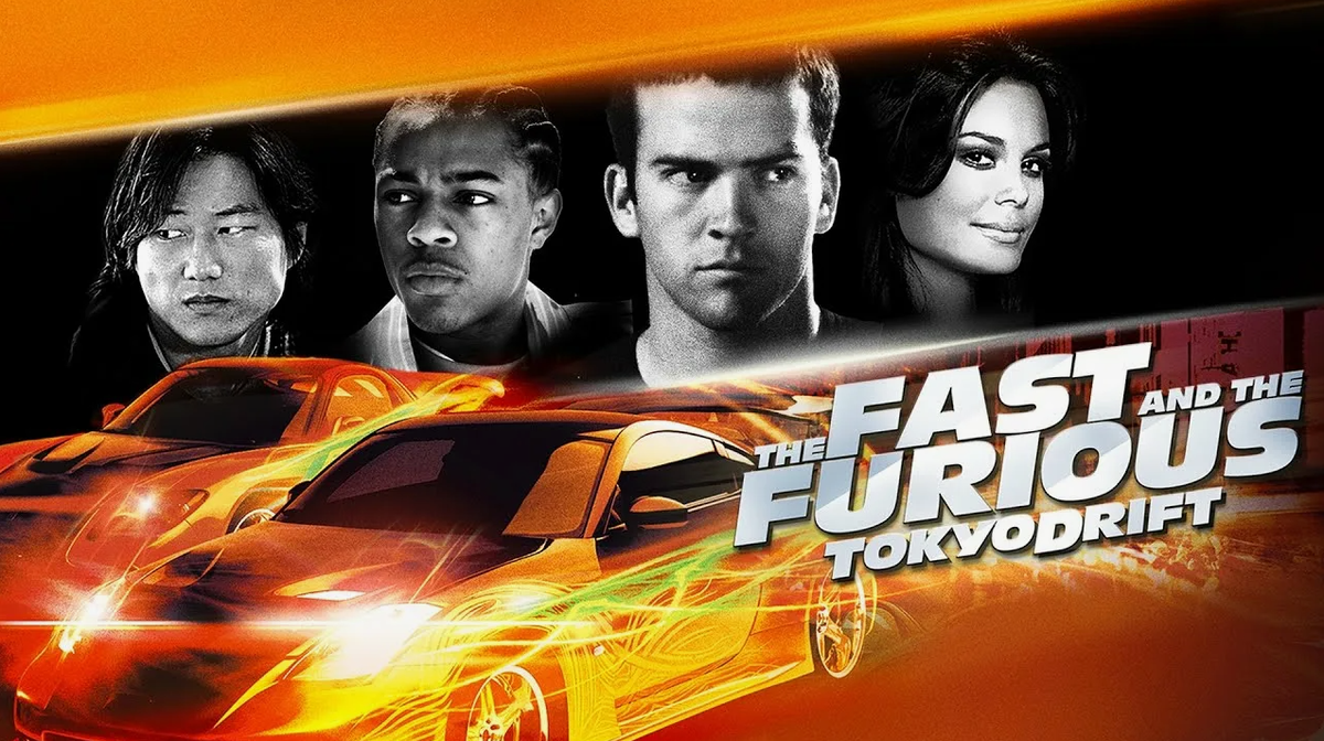 Фильм "Форсаж 3: Токийский дрифт" (The Fast and the Furious: Tokyo Drift, 2006) отличается от предыдущих частей серии не только сменой локации и персонажей, но и особенно ярким и запоминающимся саундтреком, который стал важной частью атмосферы фильма. Музыка здесь сочетает японскую поп-культуру, хип-хоп, электронику, и рок, что идеально подчёркивает дух уличных гонок Токио.