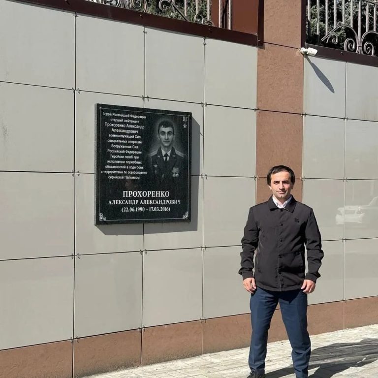    Борцы из Оренбуржья посетили улицу Александра Прохоренко в Грозном Антон Пичурин