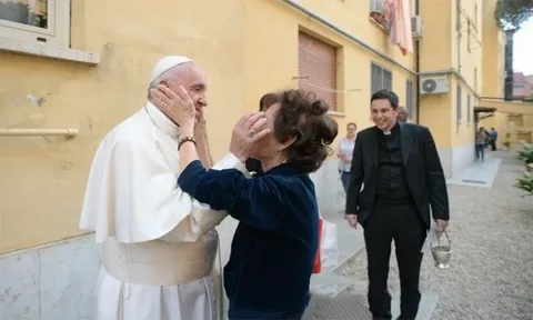 Неоднозначный Понтифик, из открытых источников в Интернете 