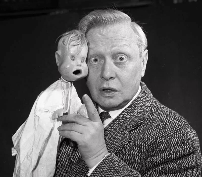 Сергей Образцов — советский актёр, режиссёр театра кукол, публицист, театральный деятель, писатель