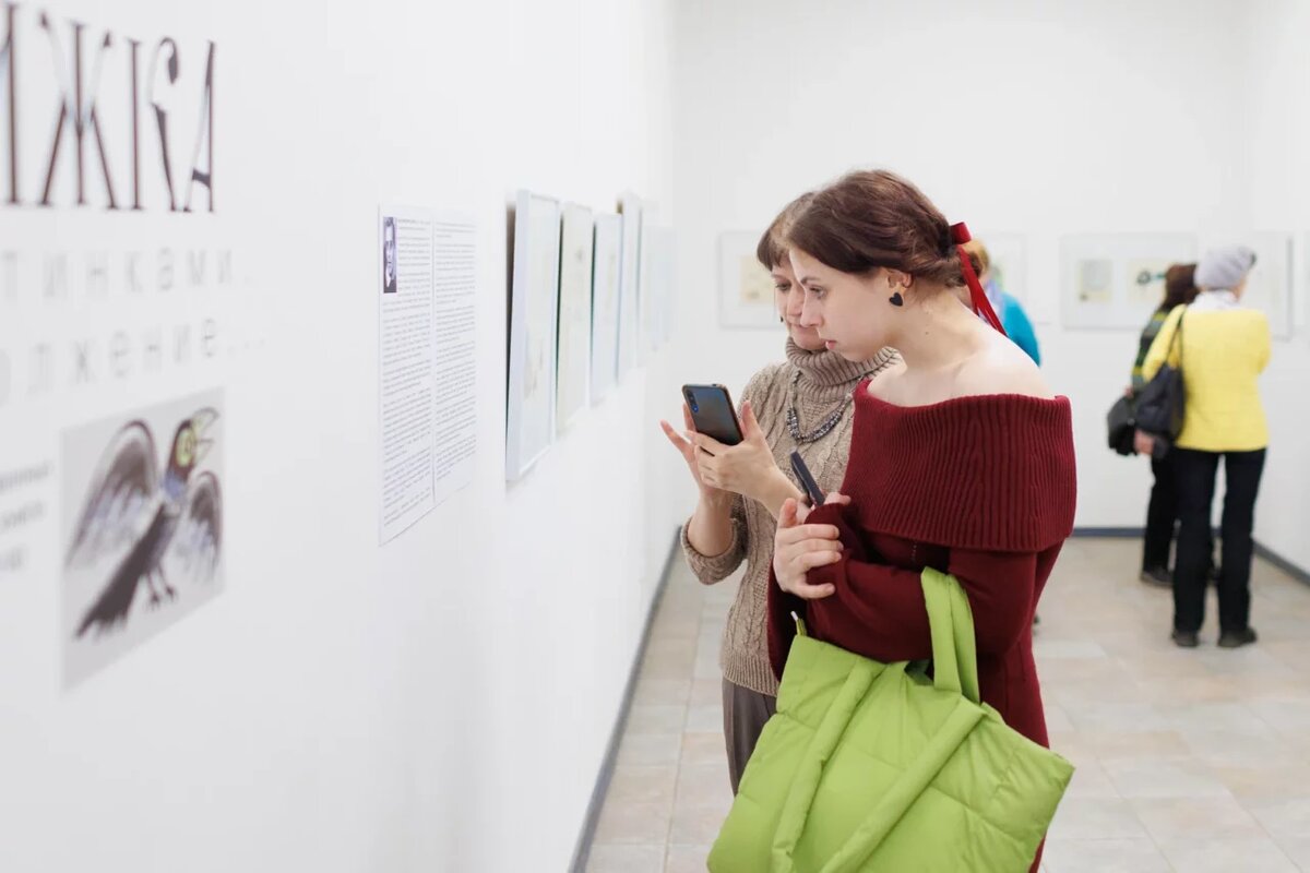    На выставке «Книжка с картинками. Продолжение». Фото: «Республика» / Михаил Никитин